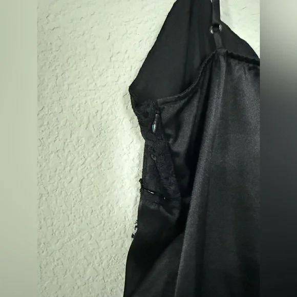 Bisou Bisou Y2K Black Lace Satin Cami - Picture 4 of 5